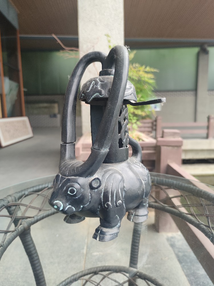 雙筒青銅牛燈