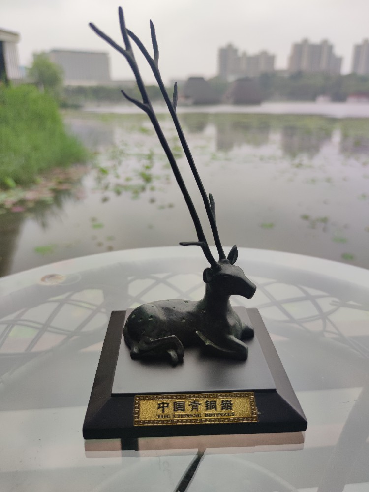 青銅臥鹿