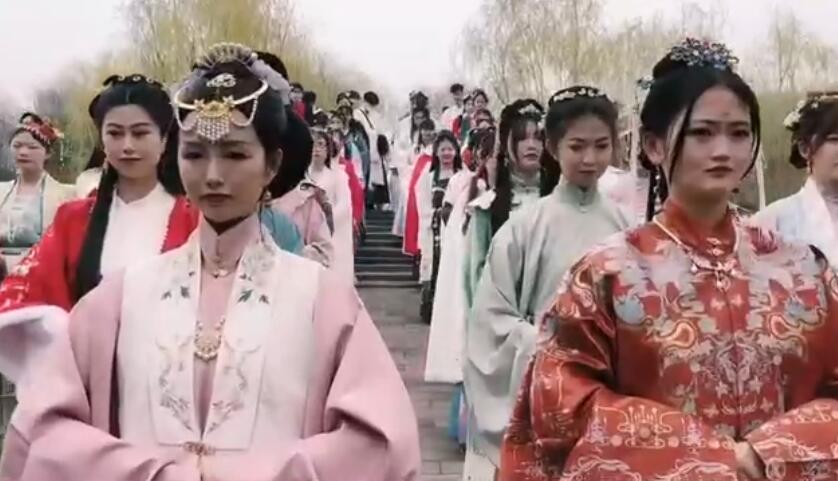 景區(qū)漢服巡游